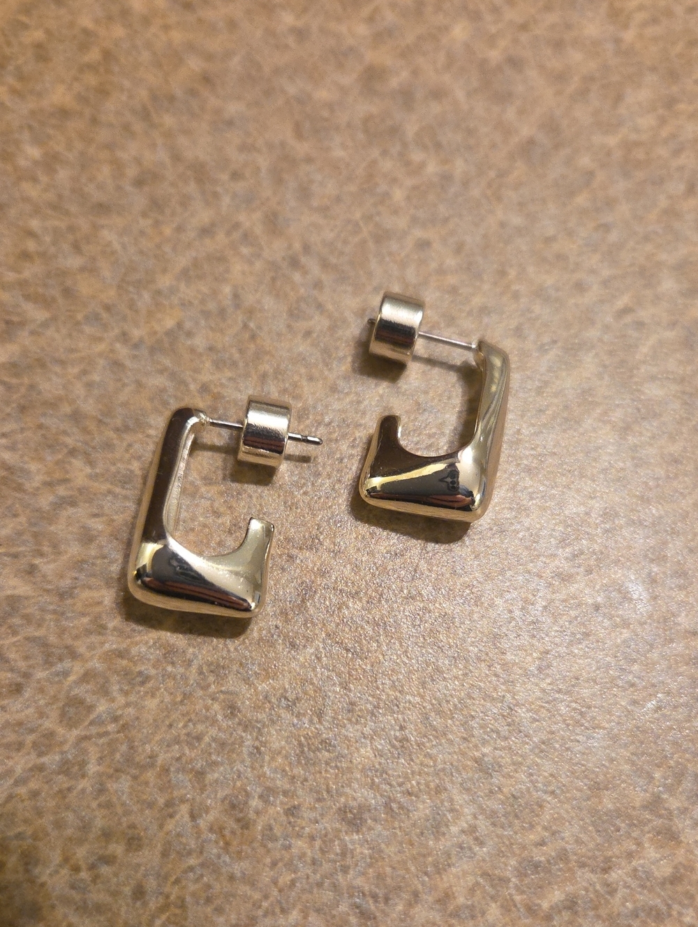 Madewell Sculpted Teardrop Small Hoop Earrings In Warm Silver